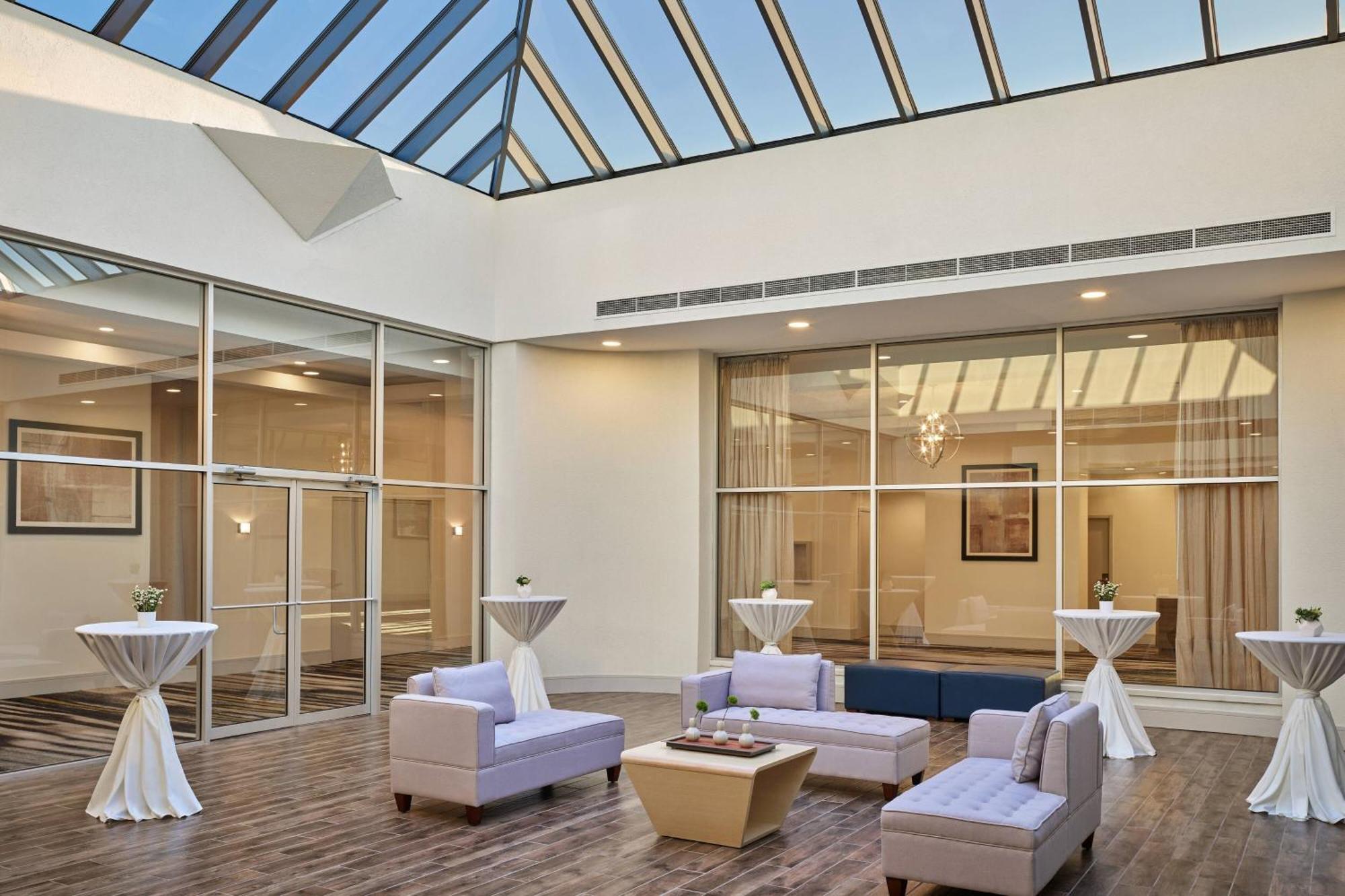 Delta Hotels By Marriott Chicago Уиллоубрук Экстерьер фото