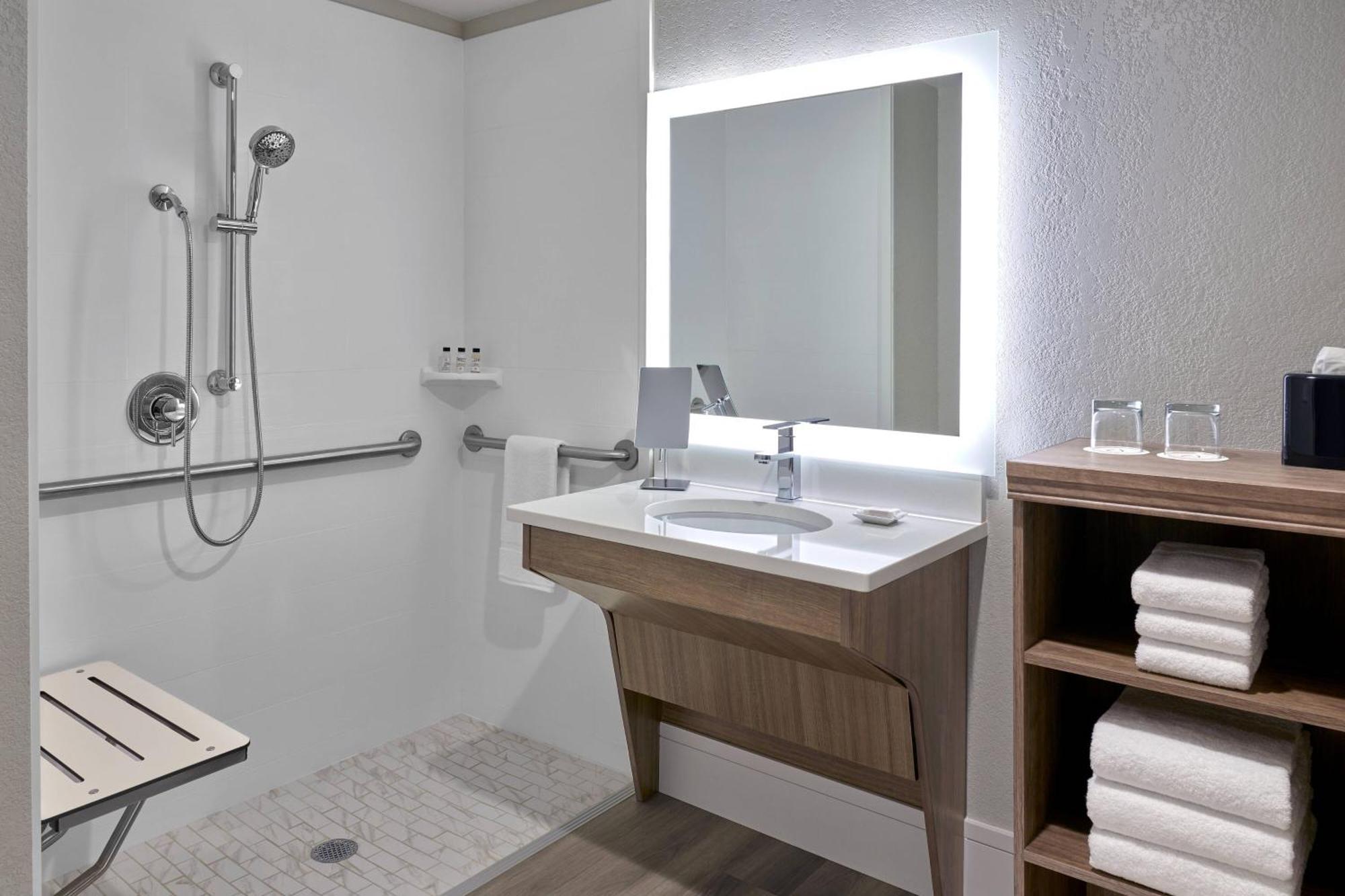Delta Hotels By Marriott Chicago Уиллоубрук Экстерьер фото