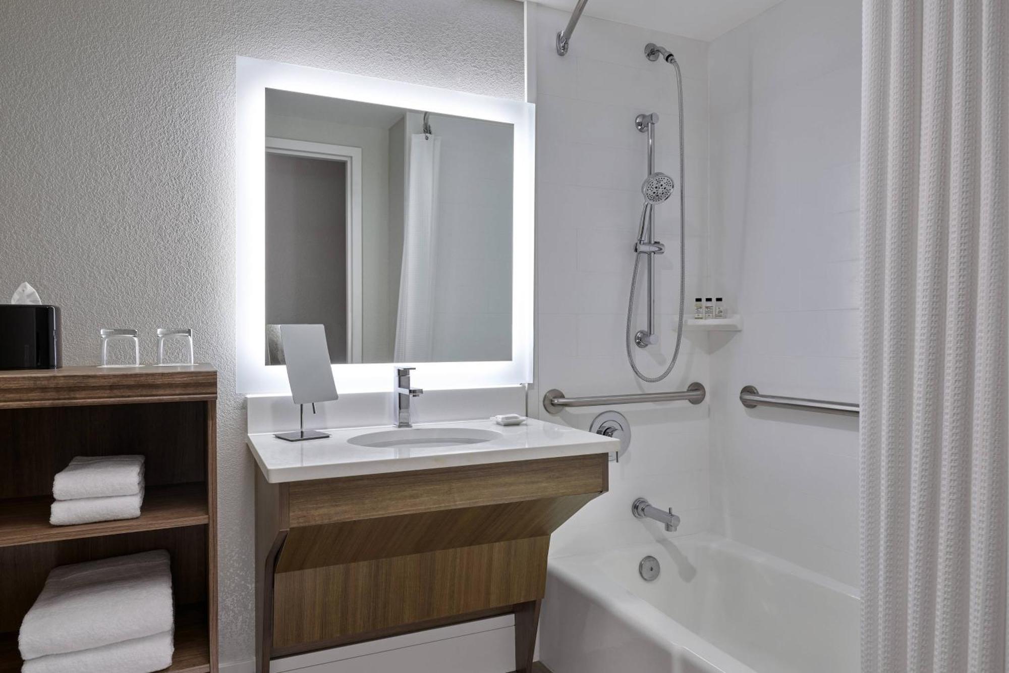 Delta Hotels By Marriott Chicago Уиллоубрук Экстерьер фото